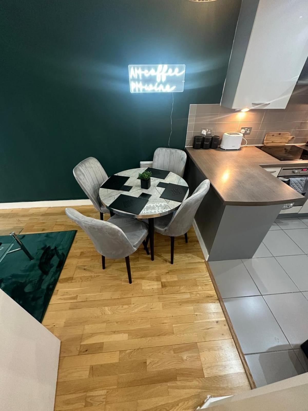 City Views One Bedroom Apartment *